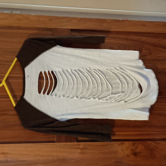 Pretty Little Liars By Aeropostale Brown and White Cut-Out 3/4 Sleeve Tee - Picture 3 of 3